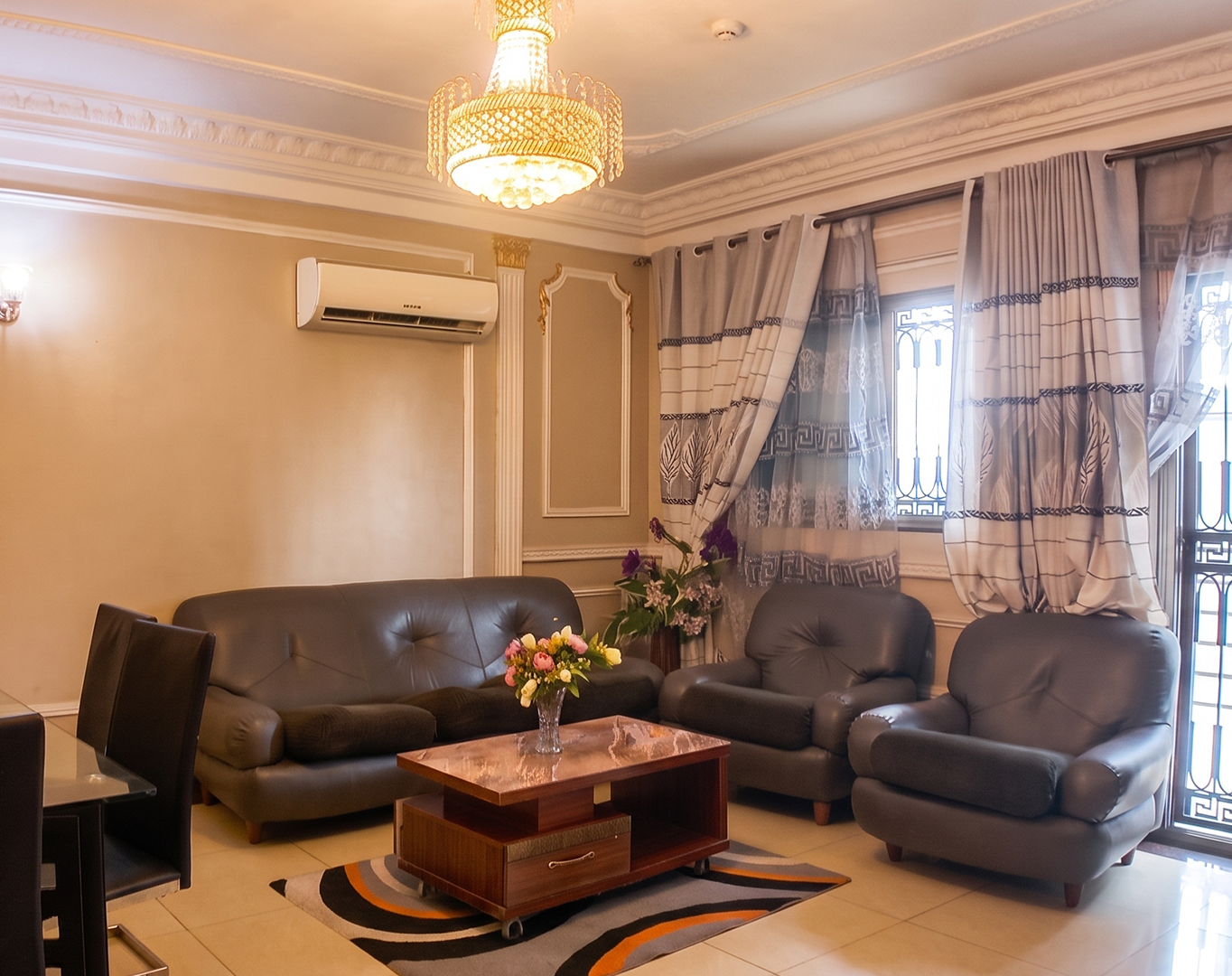 Intérieur élégant d'un logement meublé de Soft Residence